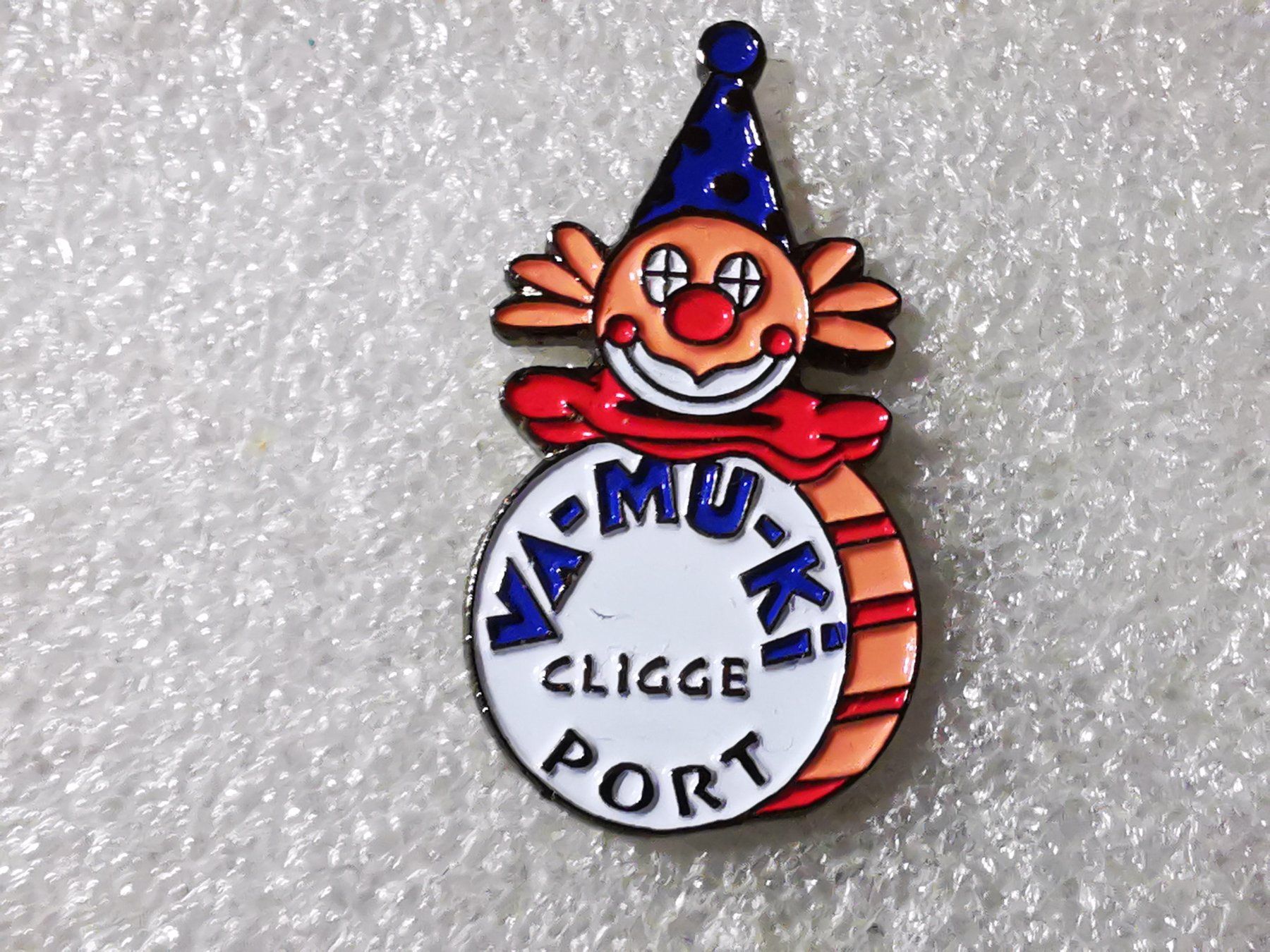 Plaquettes & Badges: Ansteckpin 158: Va Mu Ki – D'occasion à Oppligen par Pin-Fall-Shop