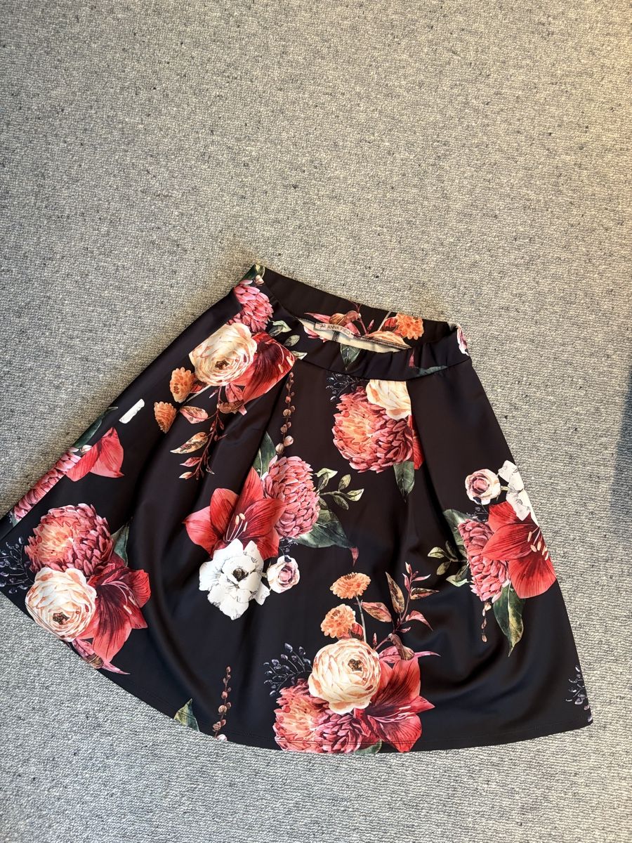 Anna Field Gonne: Rockiger Sommerrock mit Blumenmuster, Grösse S/M – Nuovo (secondo la descrizione) da Ebertswil venduto da shushuj 1