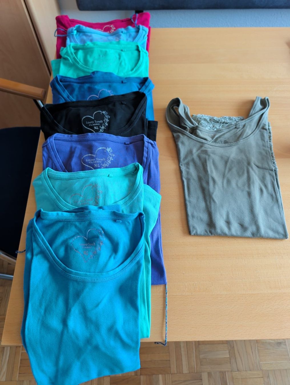 T-shirt: 9 Laura Torelli Classic Shirts – Usato da Meilen venduto da Karin_19 3