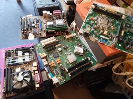 1stk von 4 mainboards getestet io