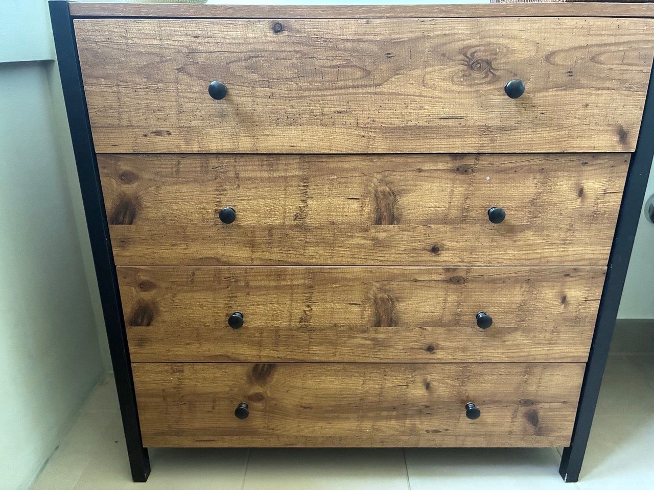 Kommoden: [wegen Umzug] 4-drawer commode – Gebraucht aus Zürich von DrODrMo