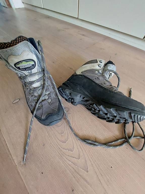Scarpe da donna: Meindl Wanderschuhe Grösse 36.5 – Usato da Zofingen venduto da Lottischilet
