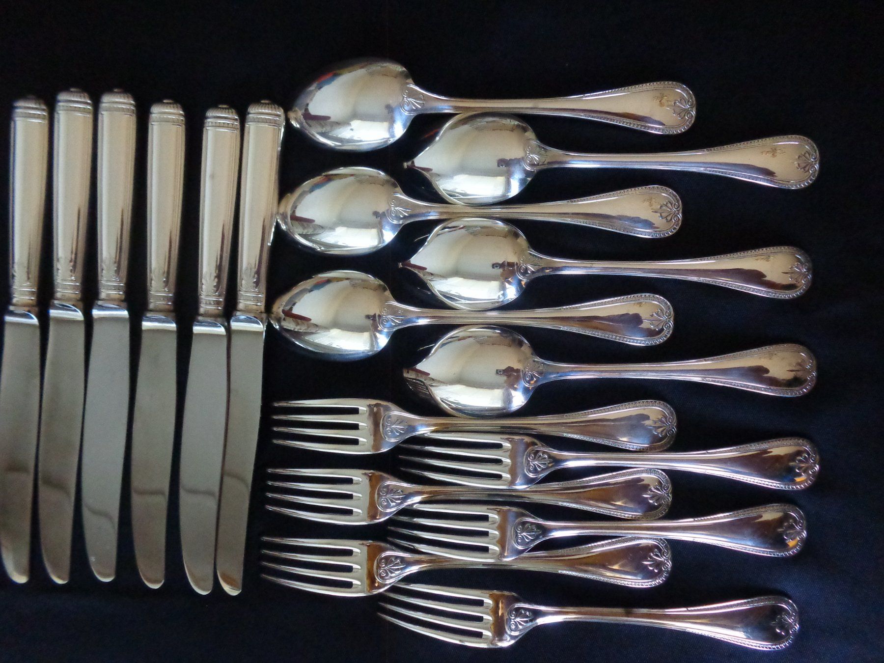 Christofle Bestecksets: * 18 X GRANDE COUVERTS CHRISTOFLE MAILMASON ORIGINAL – Neu (gemäss Beschreibung) aus Morges von argento.oro.65 8