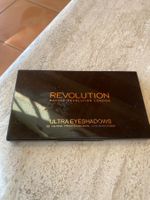 RÉVOLUTION palette de maquillage 32 eyeshadows mat