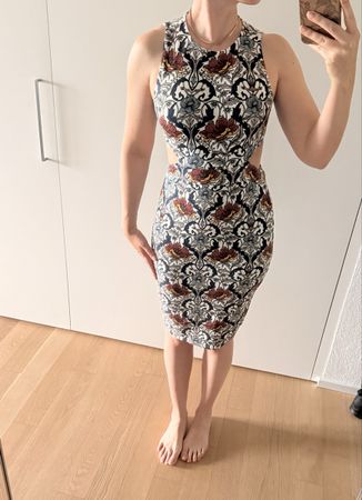 Sommerliches Kleid mit Muster Gr S cut out eng Baumwolle 