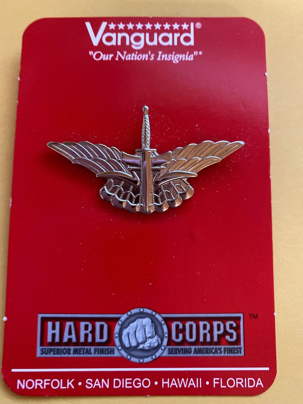 Placchette & Badge: PIN'S - HARD CORPS – Nuovo (secondo la descrizione) da Le Brassus venduto da cinema13
