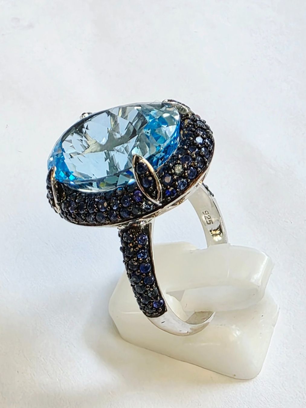 Anelli: Ring mit blauem Edelstein und Saphiren, Grösse 61 – Nuovo (secondo la descrizione) da Zürich venduto da ben_mn5h 6