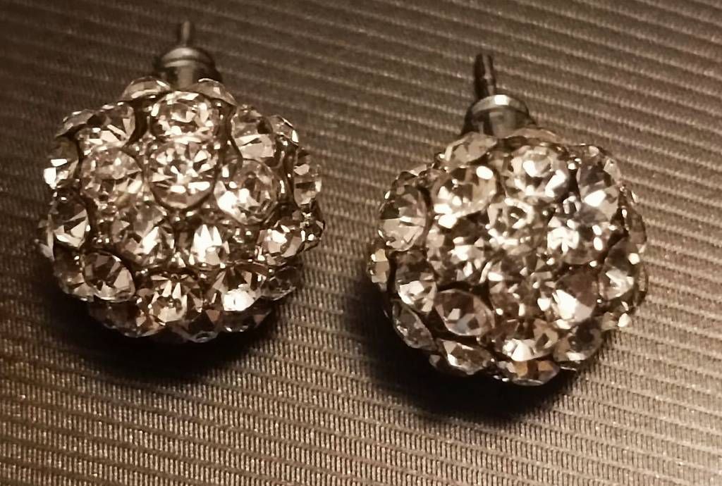 Ohrringe & -stecker: Ohrstecker mit Kristallen – Gebraucht aus Bern von sv-trade 1