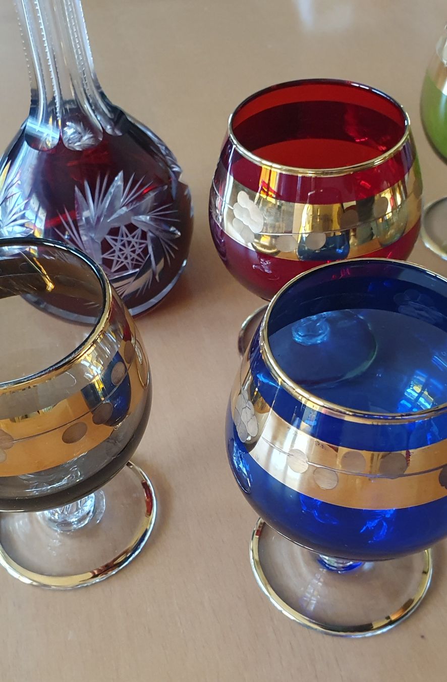 Bicchieri: Farbige Cognac Gläser. 5 Stück und Karaffe – Usato da Kreuzlingen venduto da Rschweiz1 5