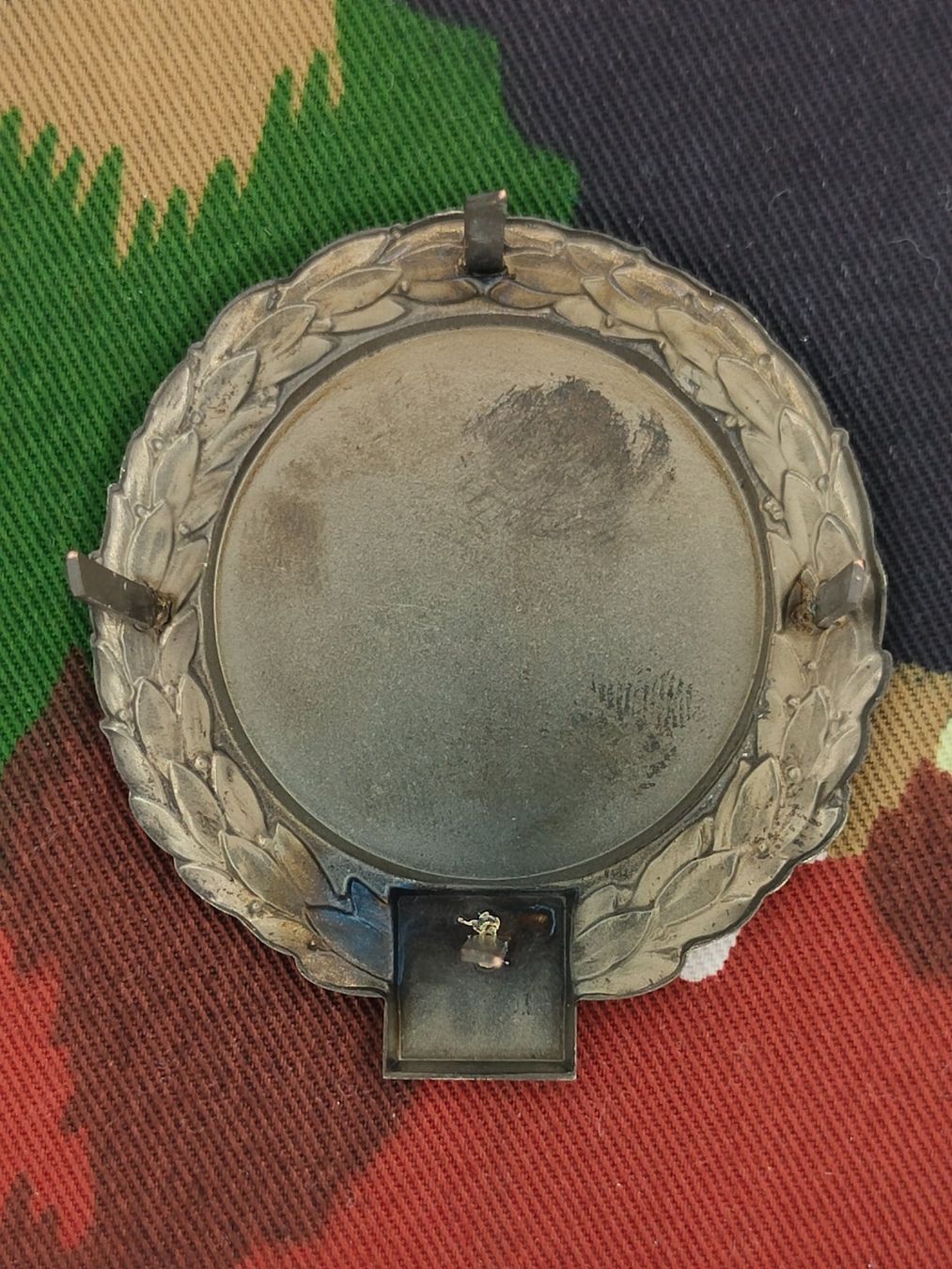 Schweizer Armee Placchette & Badge: Béretemblem Infanterieschulen Colombier, neu – Nuovo (secondo la descrizione) da Bauma venduto da SwissMilitaria 1