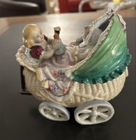 Antike Puppenwagen Figur als Deckeldose von 1886