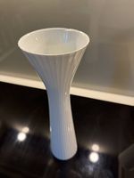Rosenthal Vase weiss, Rillendekor, Trompetenform