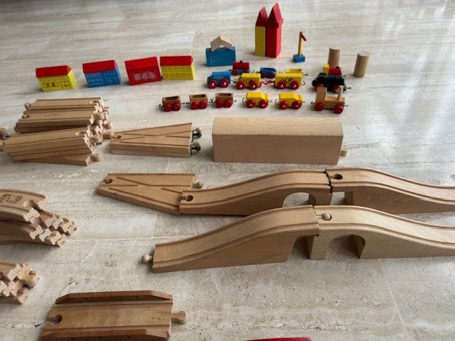 Brio Giocattoli: BRIO PIU DI 100 PEZZI DIVERSI TRENI – Usato da Davesco-Soragno venduto da kappas 2