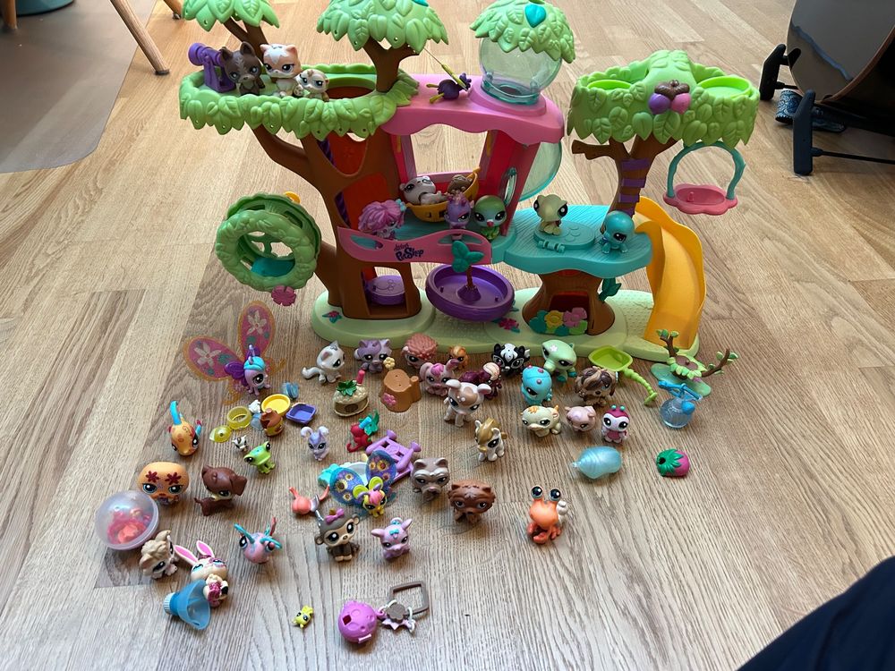 Hasbro 2007 Littlest Pet Shop purple tree house play club LPS animals dog a