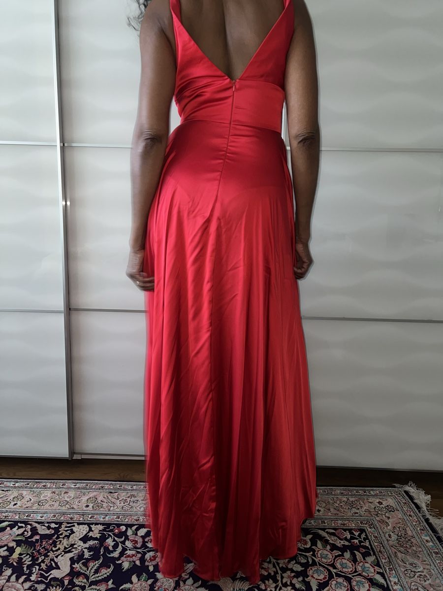 Kleider: Rotes Abendkleid lang mit Schlitz in gutem Zustand – Neu (gemäss Beschreibung) aus Oetwil a.d. Limmat von ang_t72w 4