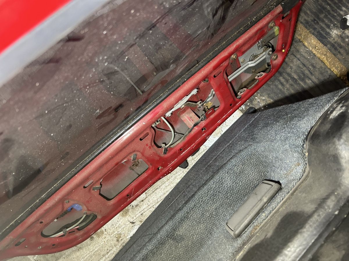 Volkswagen Tutti pezzi di ricambio auto: Golf2 Kofferraumdeckel mit Spoiler – Usato da Gampelen venduto da ste_r6hj 4