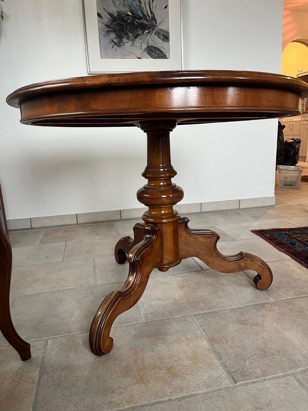 Tische: Wunderschöner runder Tisch im Louis-Philippe-Stil – Gebraucht aus Klingnau von Umweltklinik 1