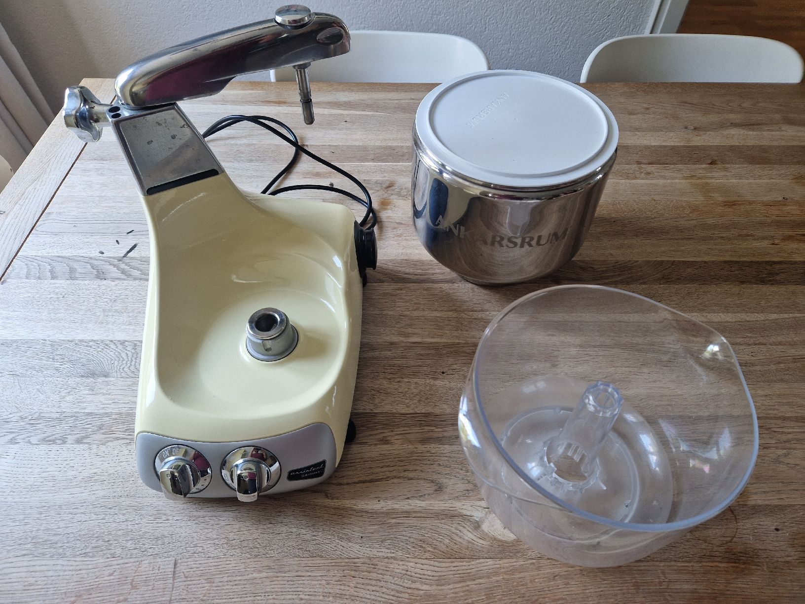 Appareils de cuisine: Küchenmaschine Ankarsrum hellgelb  – D'occasion à Starrkirch-Wil par Reefyl