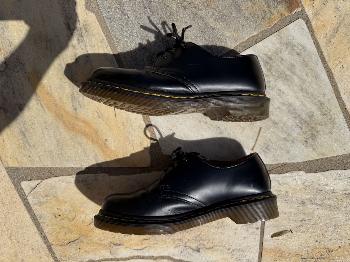 Dr. Martens Herrenschuhe: Dr. Martens basses noires, taille 38 – Gebraucht aus Founex von Hyrienne 5
