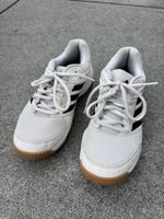 Bequeme Adidas Hallenschuhe 38