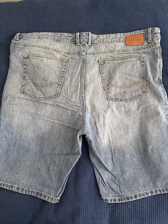 Pantaloni: Shorts pour homme Camel Active taille 42 – Usato da St-Blaise venduto da Chemar 1