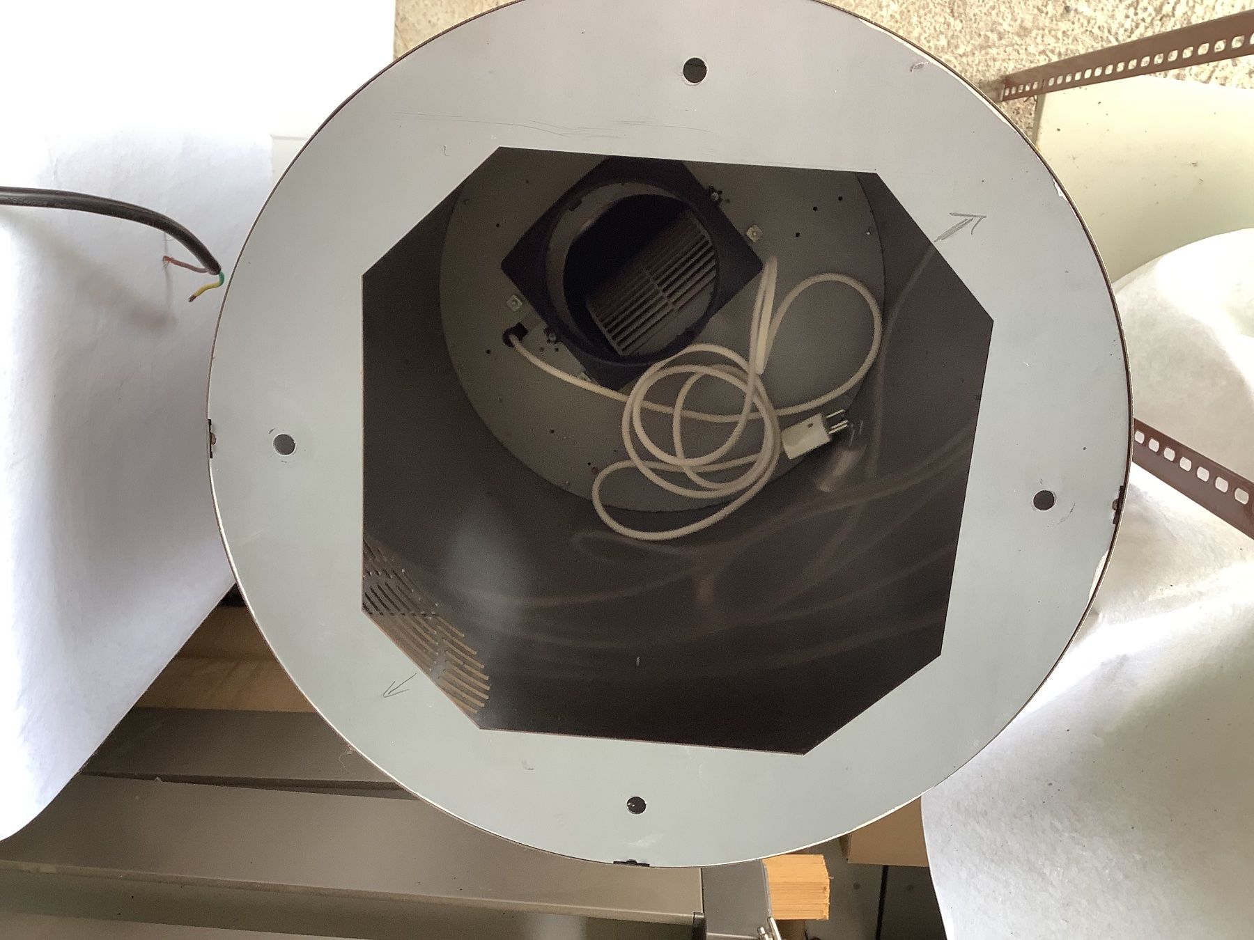 Hottes de ventilation: Dunsthaube Um- oder Abluft möglich – D'occasion à Bertschikon par sdldv10 4