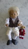 Sasha Morgenthaler Baby Puppe,  Junge mit weisser Hose