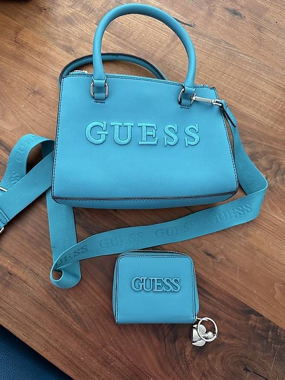 Borse da donna: Guess Handtasche mit Portmonee türkis  – Usato da Erlenbach ZH venduto da isa_l627