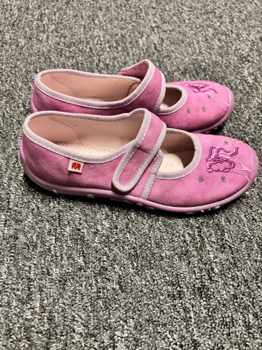 Elefanten Scarpe per ragazze: Elefanten Hausschuhe Gr. 33 – Usato da St. Gallen venduto da heartbug