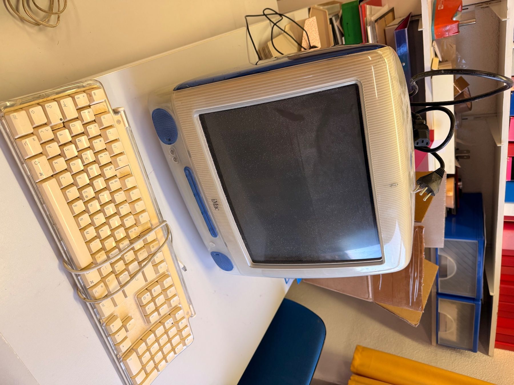 Apple PC: Zwei iMac G3 apple Computer retro blau – Usato da Winterthur venduto da ram_67cv 7