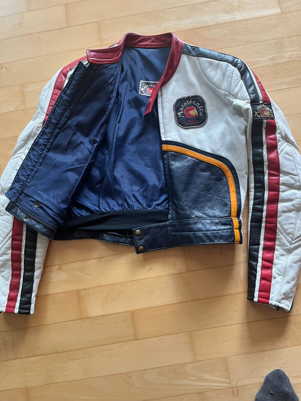 Completi: Motorrad-Lederkombi Vintage 80s – Usato da Jona venduto da Tschapatalpas 1