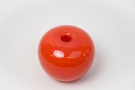 Sphère en verre soufflé rouge orangé, signés