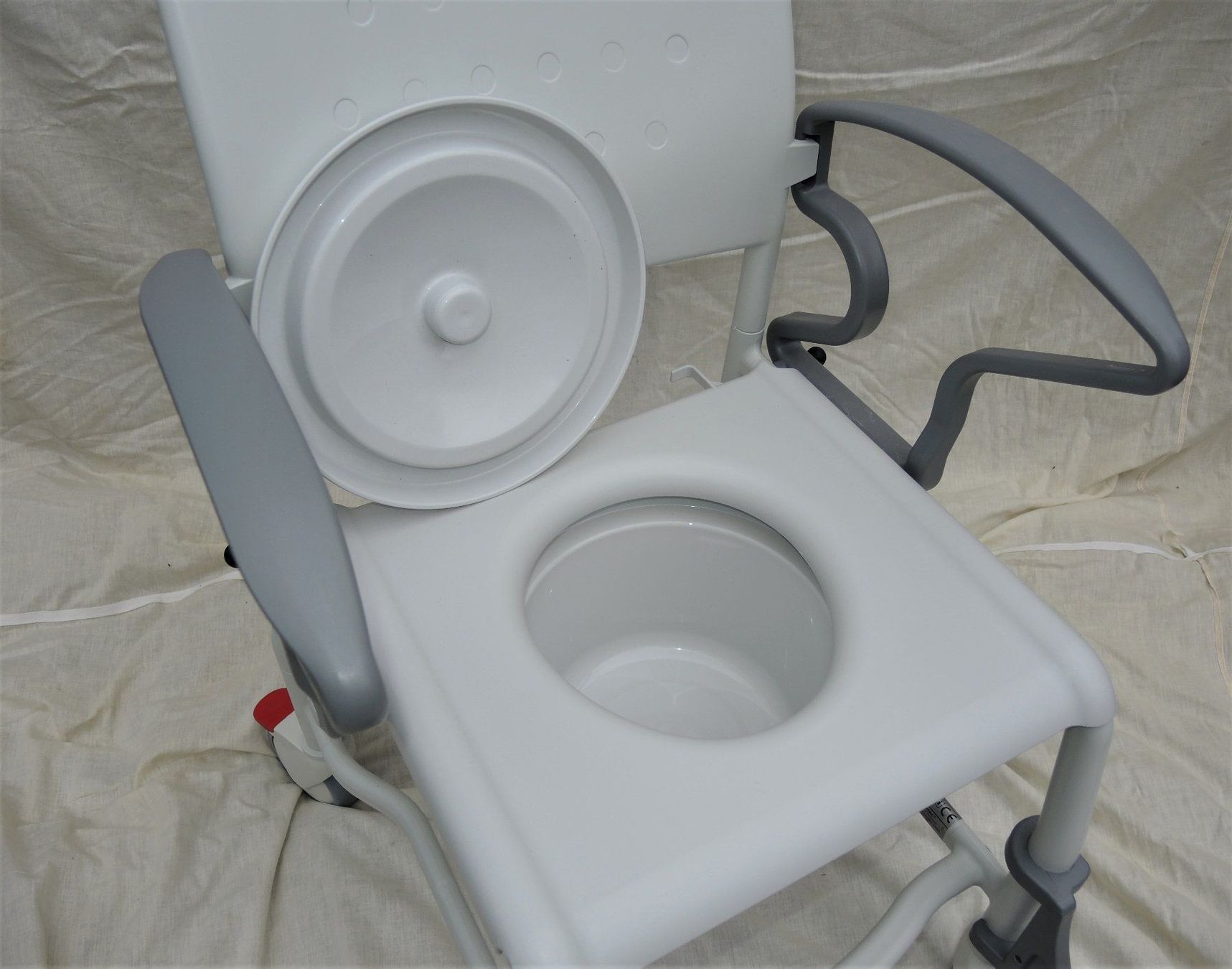 Attrezzature mediche: Dusch- und Toilettenrollstuhl – Nuovo (secondo la descrizione) da Niederried b. Kallnach venduto da hanatim 1