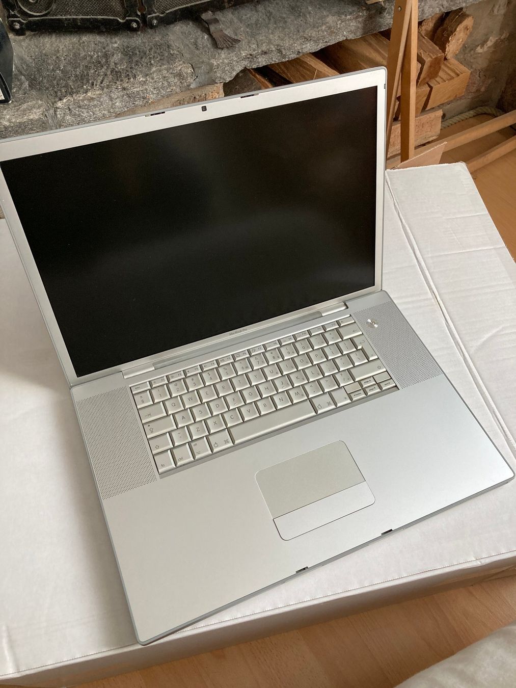 Apple Notebook: Vintage Apple MacBook Pro "Core 2 Duo" 2.33 17" – Difettoso da Carona venduto da gamuffo 1