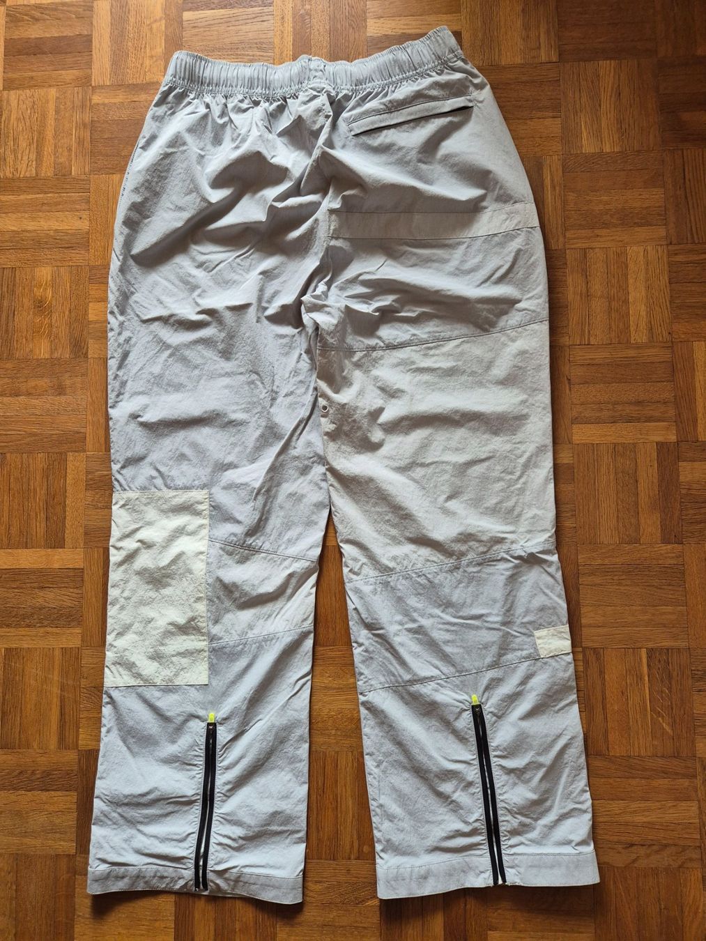 Puma Pantaloni: Puma PAM Laufhose Gr. M, hellgrau – Usato da Lohn-Ammannsegg venduto da Ricarda72 1