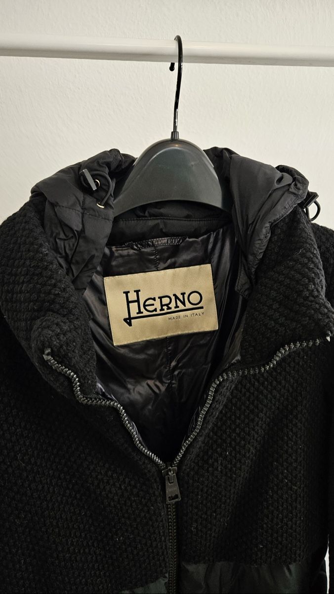 Herno Cappotti: Herno Black Down Padded Wool Blend Coat, Size Small – Nuovo (secondo la descrizione) da Langnau am Albis venduto da vitaklimova 1