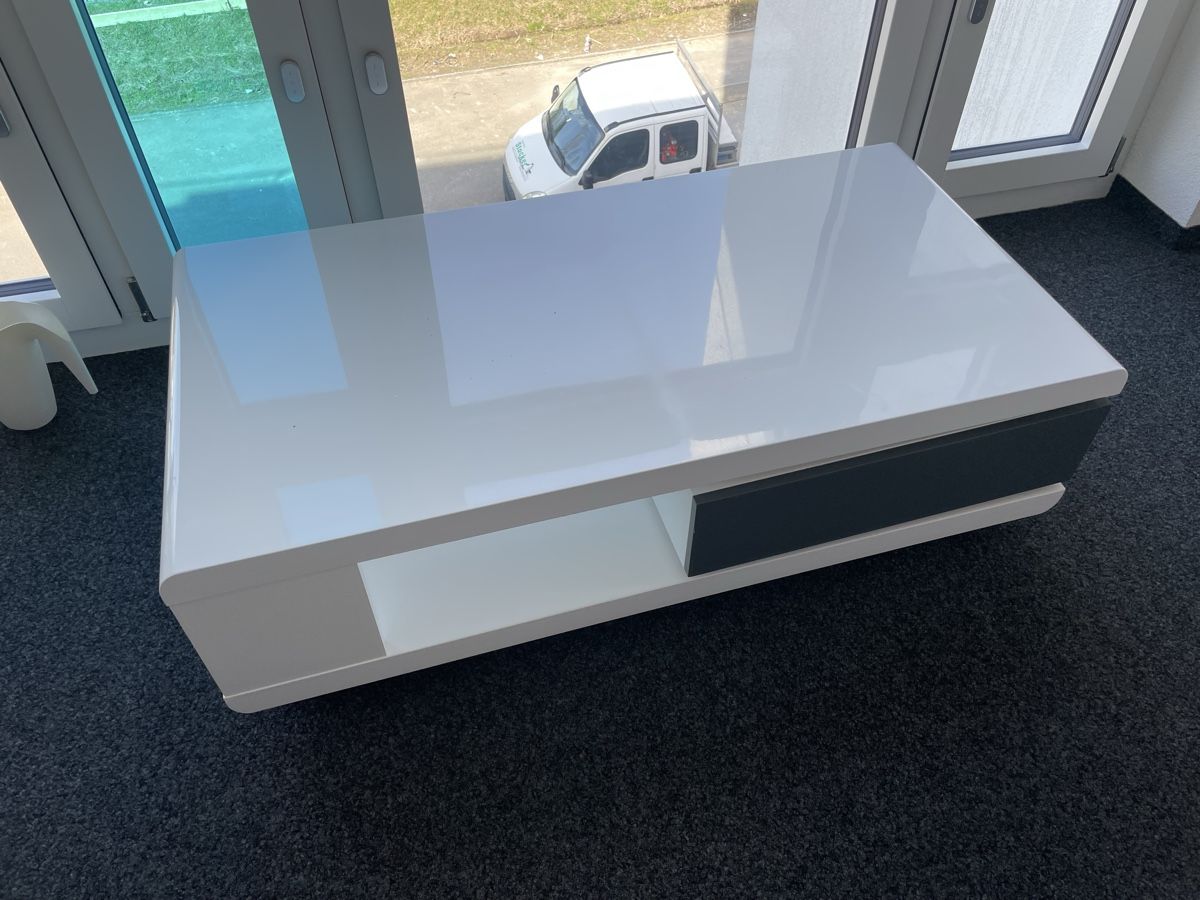 Tische: Couchtisch Weiss mit Schublade – Gebraucht aus Rafz von Nb.photography 2