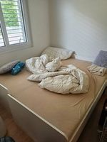 Betten mit Matraze und Bettrost