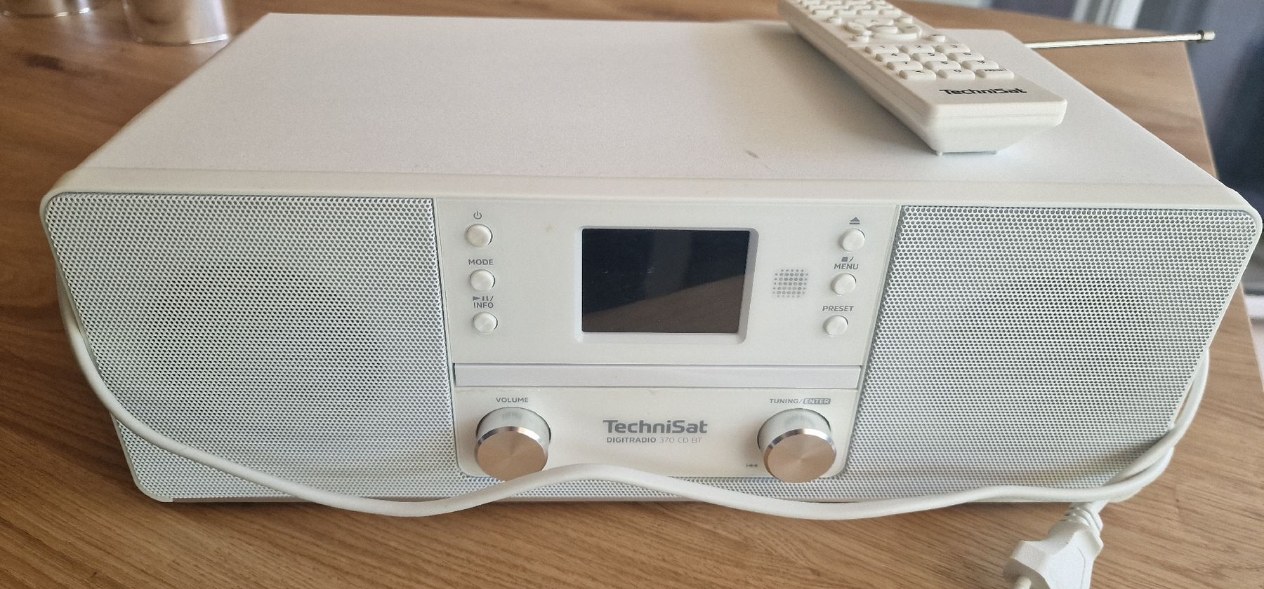 Technisat Radios: DAB Radio weiss mit CD Fach – D'occasion à Ziefen par Ringwraith