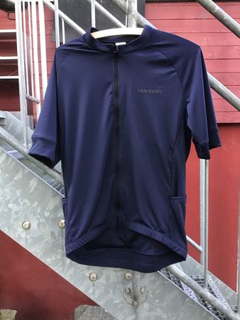 Rennvelo Trikot Van Rysel, Grösse XL. Neu.