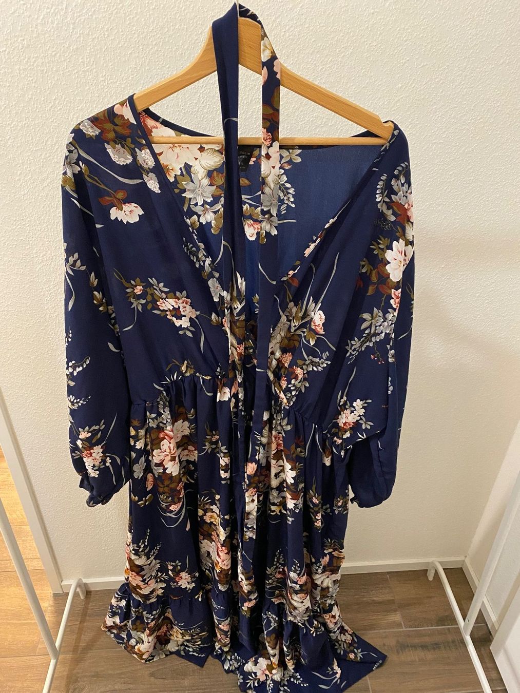 Shein Vestiti: Maxikleid mit Blumendesign navy Gr. 54 / 5XL – Usato da Pratteln venduto da a23_j2gs 3