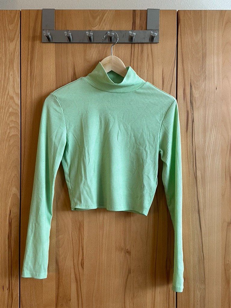 H&M Top: Grüner langarmiger Top – Usato da Schlieren venduto da car_2bwb