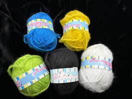 Arigurumi Garn 5 Stk. blau, grün, weiss, schwarz, gelb