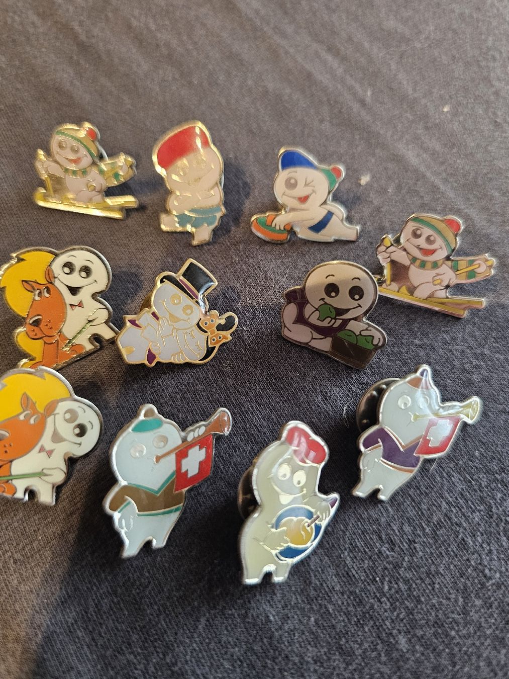 Maga Placchette & Badge: maga Werbepins 11 Stk. – Usato da Reigoldswil venduto da Mutzi7