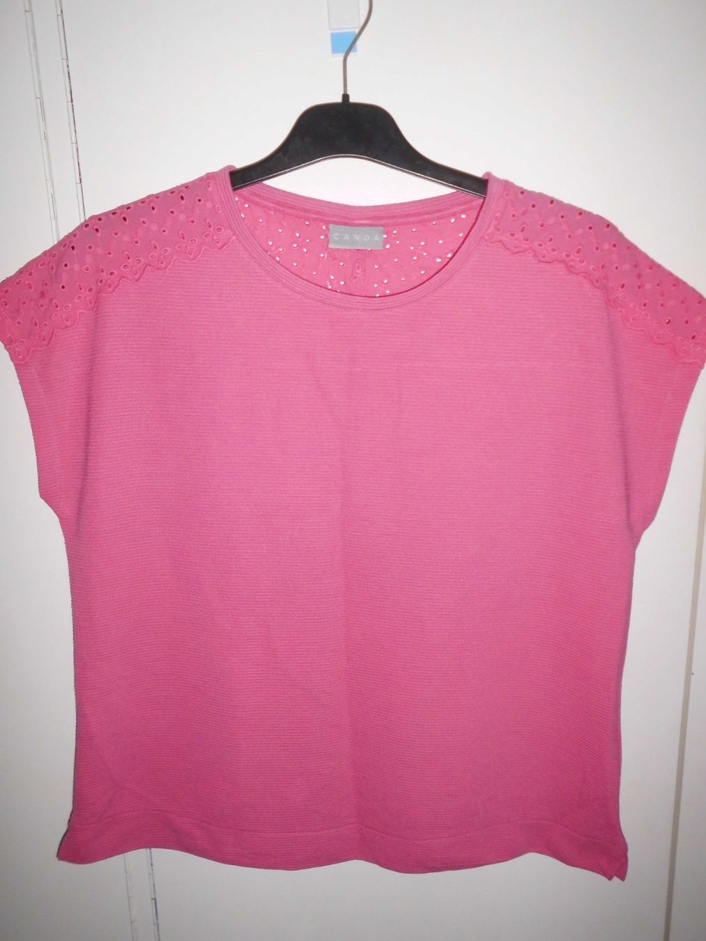 C&A T-shirt: T-shirt rose T. M – Nuovo (secondo la descrizione) da Marin-Epagnier venduto da Madja