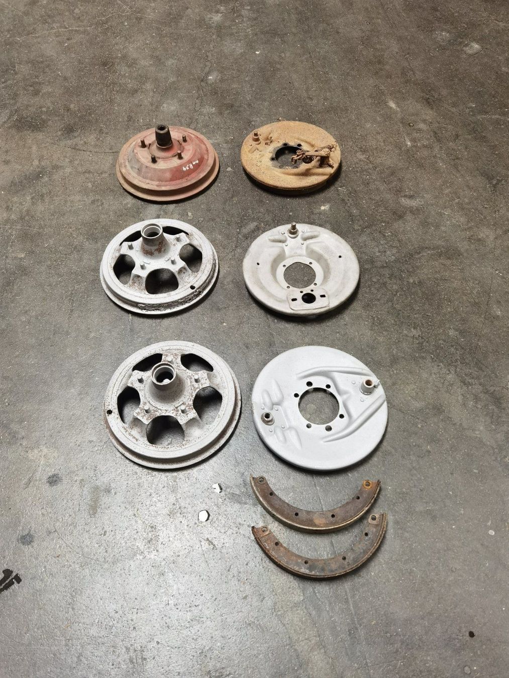 Ford Tutti pezzi di ricambio auto: Ford Roadster 1932 Bremssystem – Usato da Aesch LU venduto da Cubic