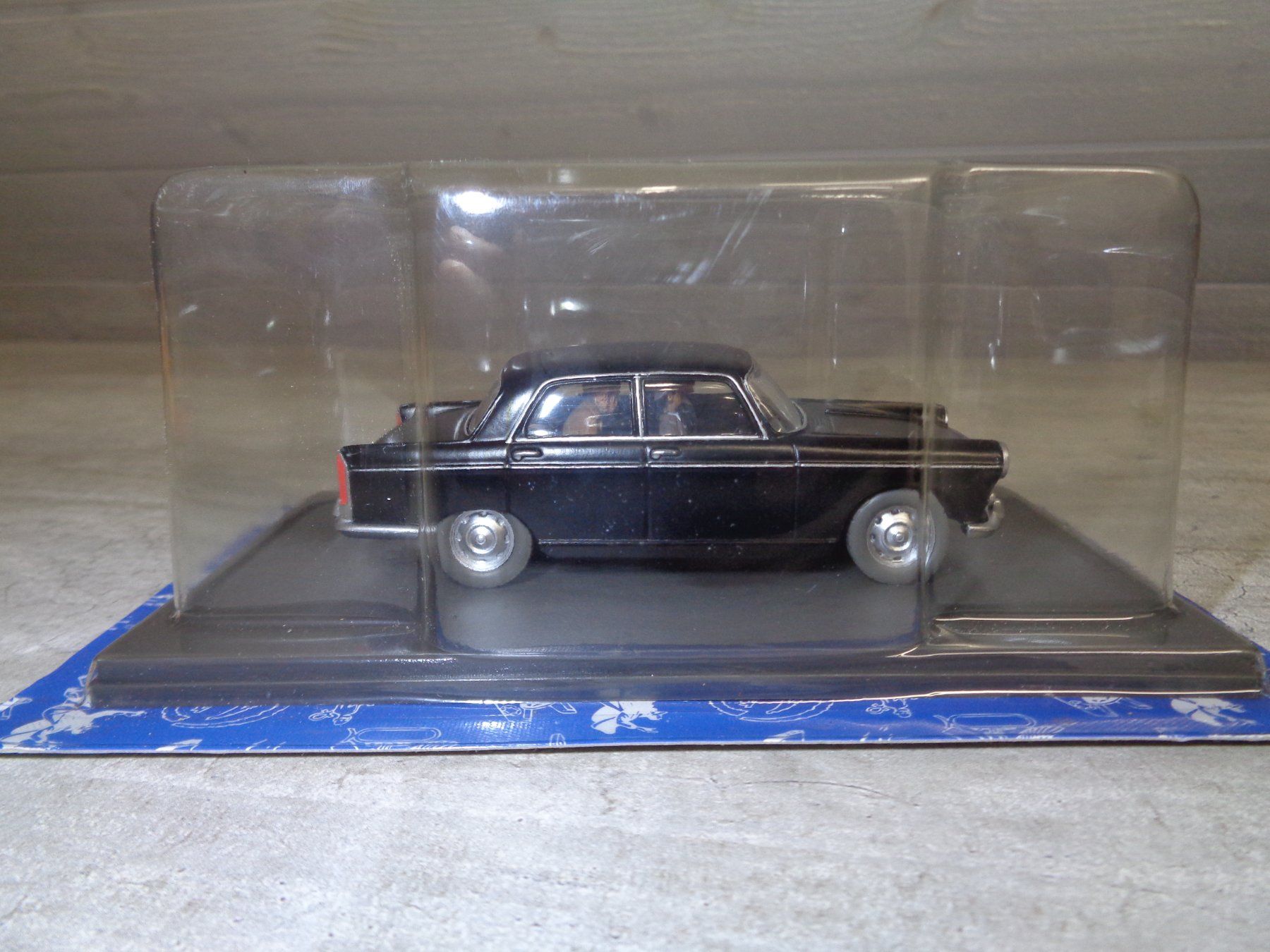 Peugeot Modellini d'auto: Hachette 1:43 Blake et Mortimer Peugeot 404 – Nuovo e nell'imballaggio originale da Reconvilier venduto da rallycar 4