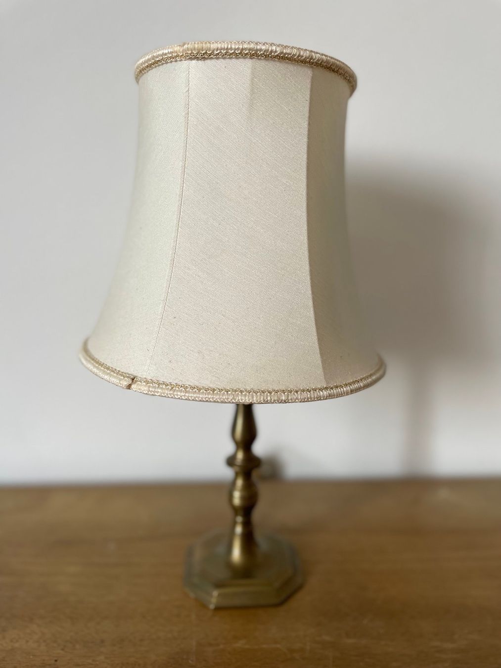 Lampen: Vintage Tischlampe aus Messing mit Stoffschirm – Gebraucht aus Münchenbuchsee von hamama18 6