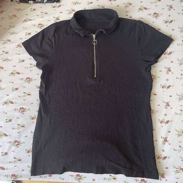 T-shirts: Tshirt mit Zip – D'occasion à Baden par sab_5dkw