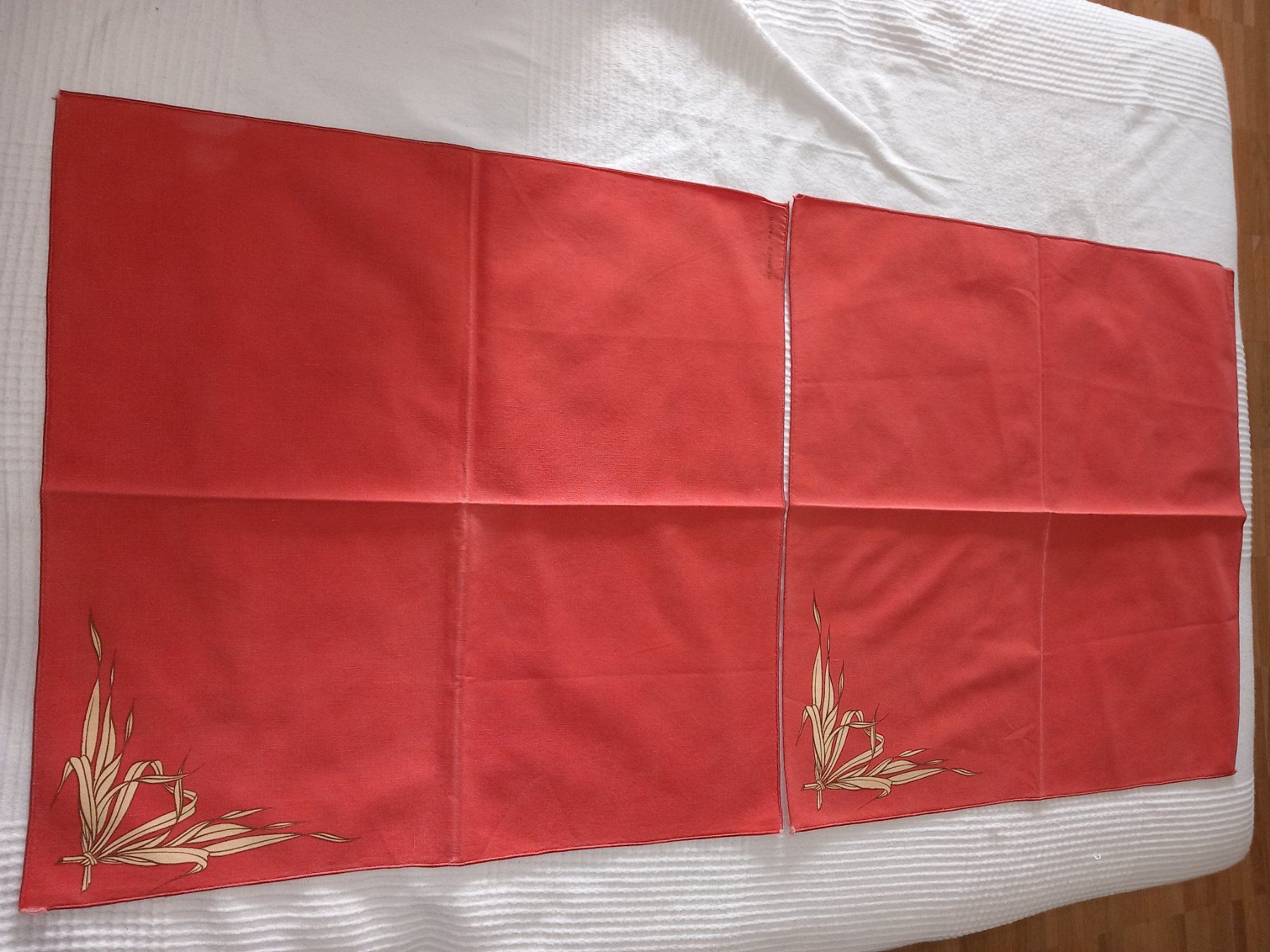 Altra biancheria da tavola: Hermes 4 sets de tables + 4 serviettes – Usato da Le Grand-Saconnex venduto da Rgt87 5